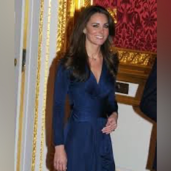 Engagement dress as seen as Catherine, Princess of Wales - Picture 2 of 5